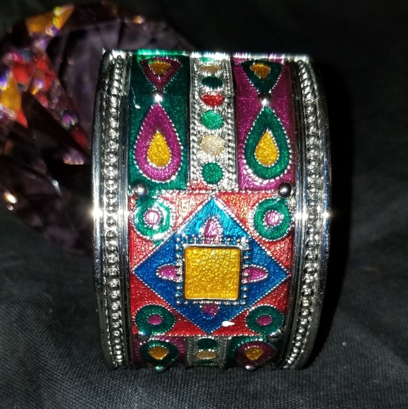 Beautuful Enameld Cuff Braclet - Picture 2 of 4